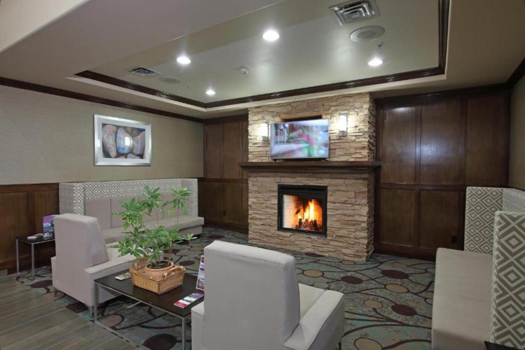 holiday inn express and suites vernon by ihg