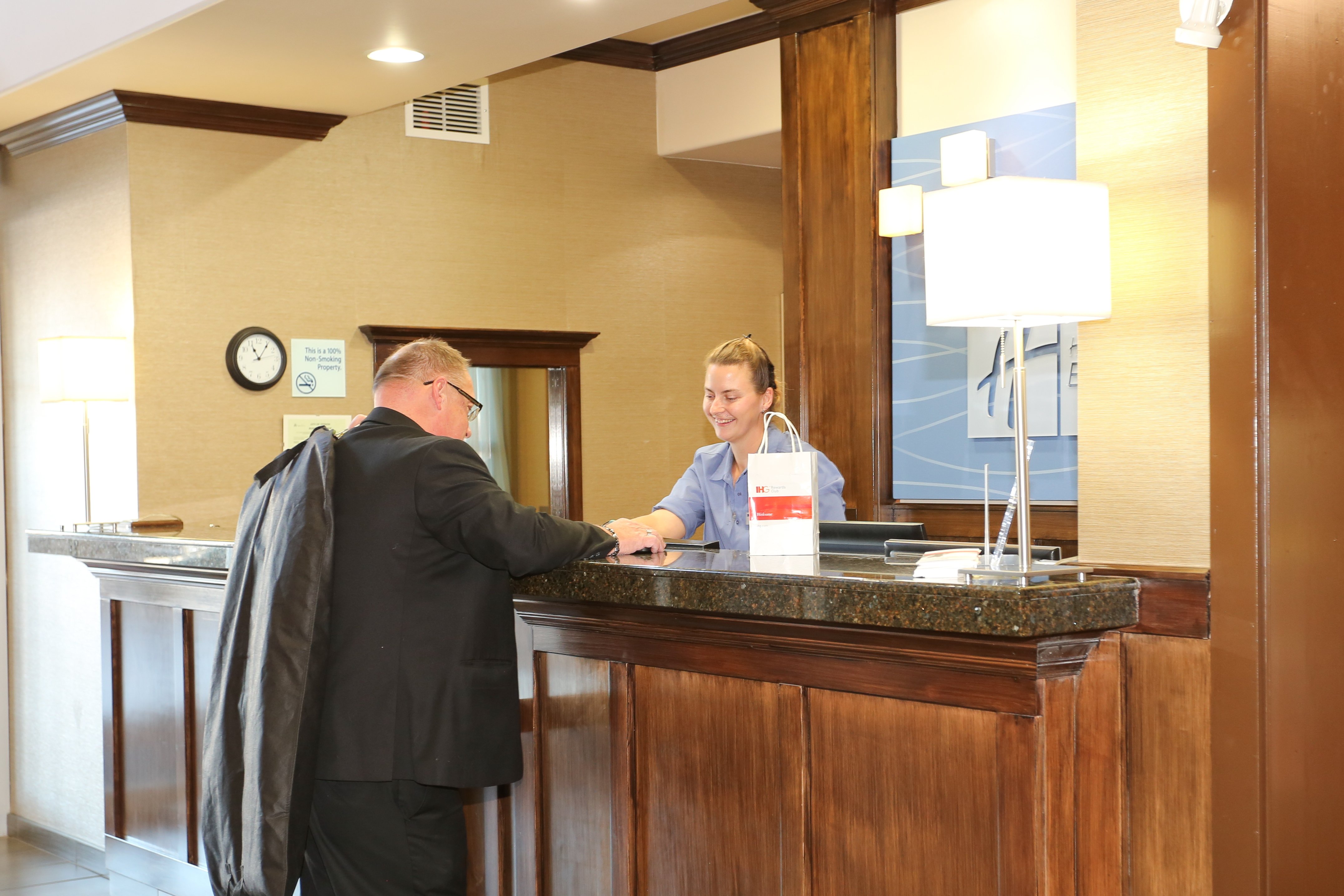 holiday inn express and suites vernon by ihg