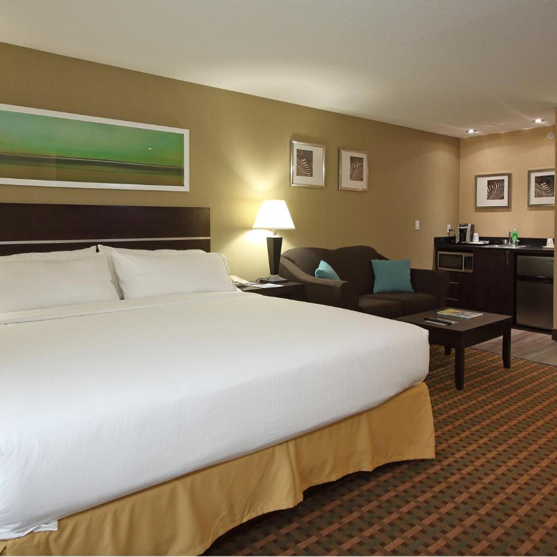holiday inn express and suites vernon by ihg
