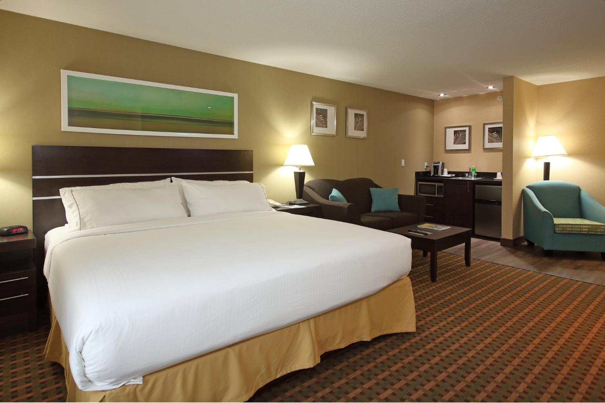 holiday inn express and suites vernon by ihg
