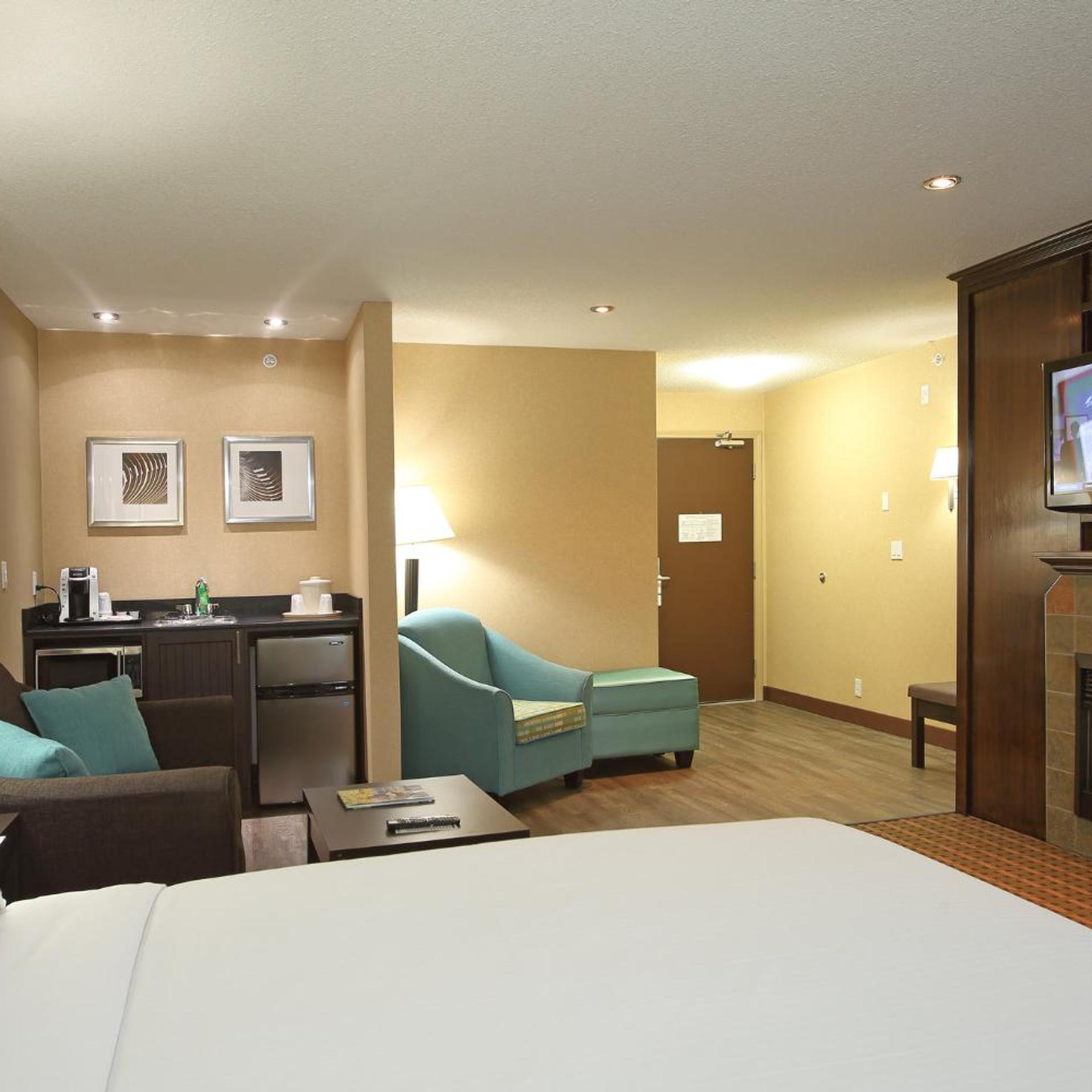 holiday inn express and suites vernon by ihg