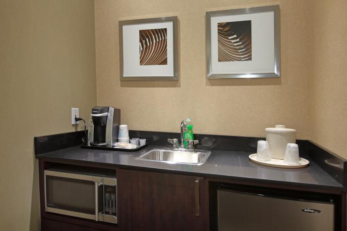 holiday inn express and suites vernon by ihg