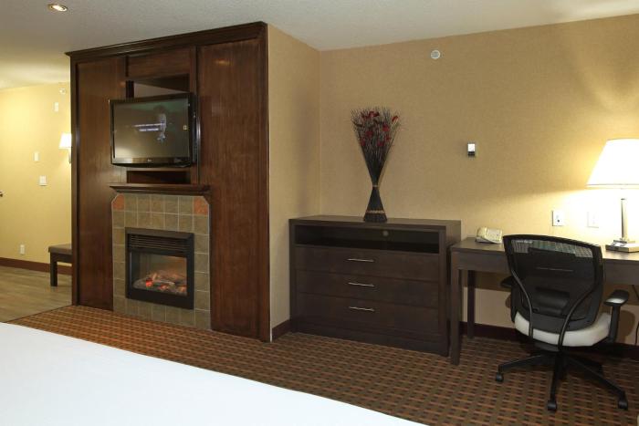 holiday inn express and suites vernon by ihg