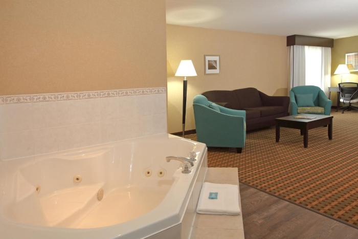 holiday inn express and suites vernon by ihg