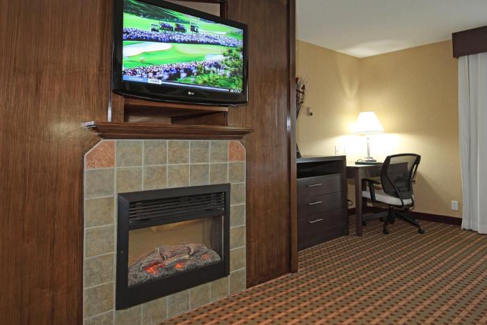 holiday inn express and suites vernon by ihg