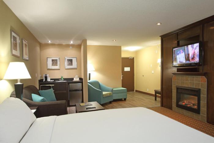 holiday inn express and suites vernon by ihg