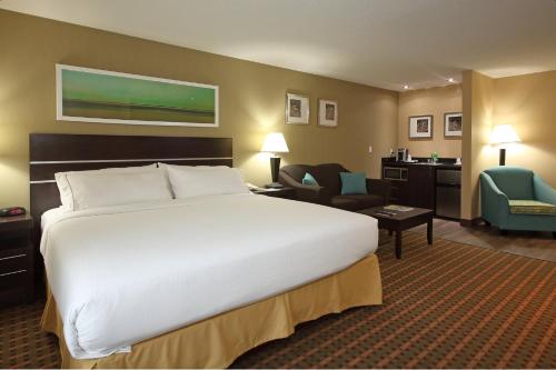 holiday inn express and suites vernon by ihg