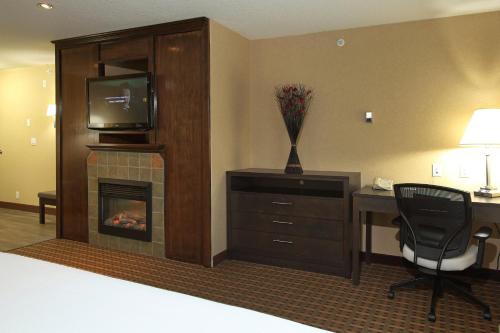 holiday inn express and suites vernon by ihg