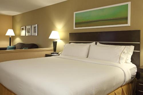 holiday inn express and suites vernon by ihg