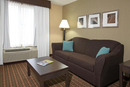holiday inn express and suites vernon by ihg