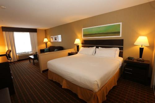 holiday inn express and suites vernon by ihg