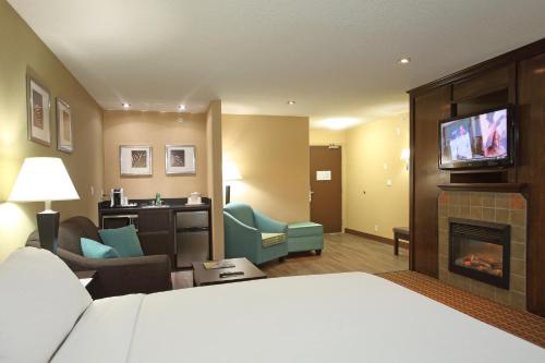 holiday inn express and suites vernon by ihg