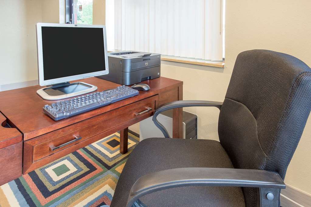 super 8 by wyndham east moline