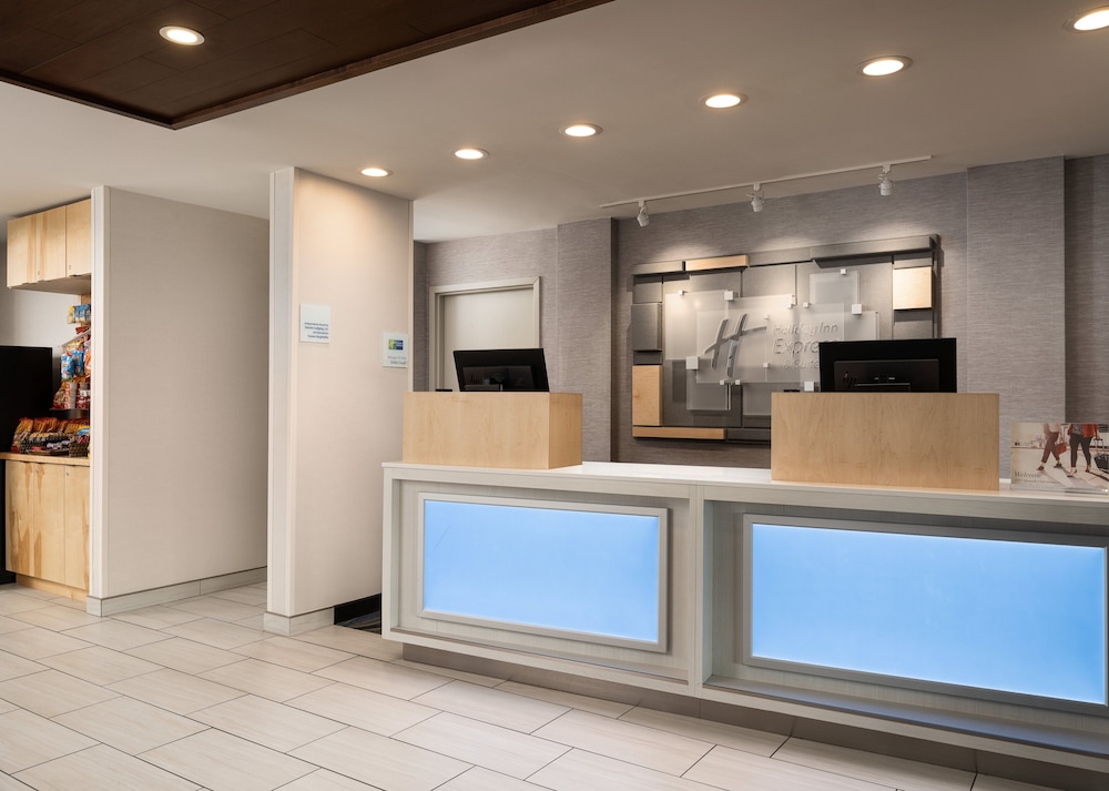 holiday inn express and suites olive branch by ihg