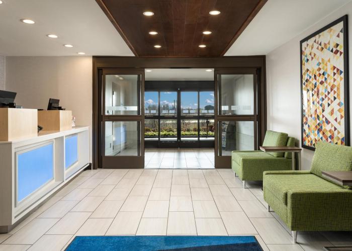 holiday inn express and suites olive branch by ihg