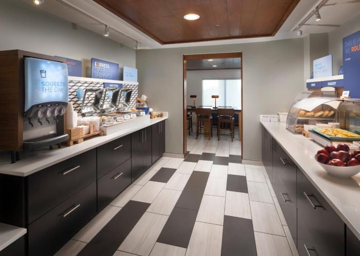 holiday inn express and suites olive branch by ihg
