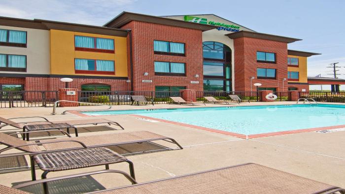 holiday inn express and suites olive branch by ihg