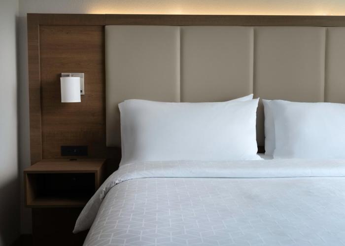 holiday inn express and suites olive branch by ihg
