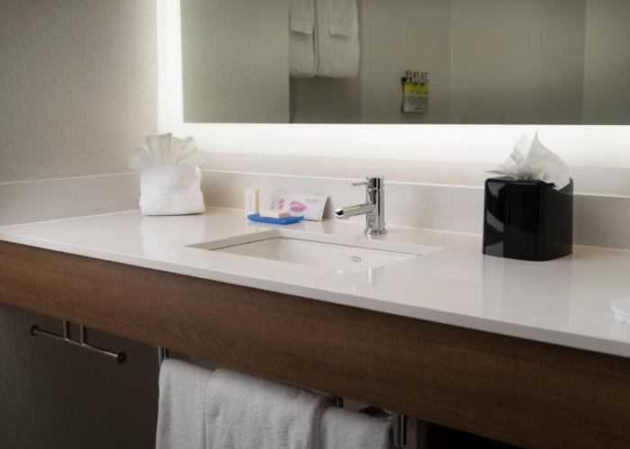 holiday inn express and suites olive branch by ihg