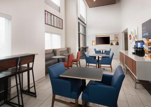 holiday inn express and suites olive branch by ihg