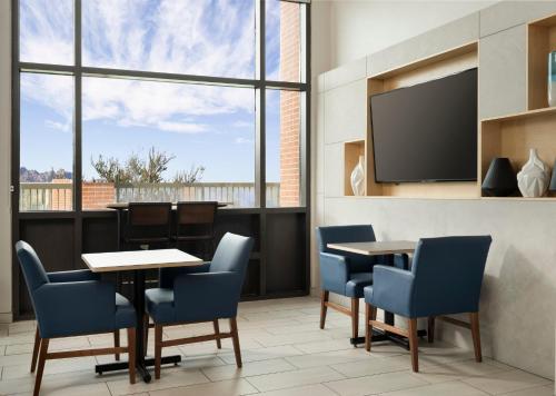 holiday inn express and suites olive branch by ihg