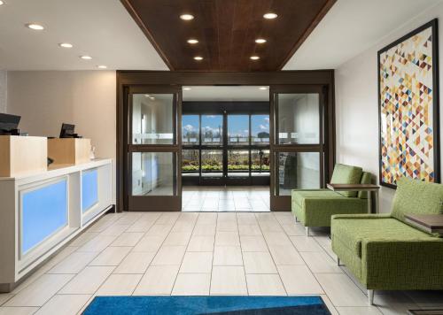 holiday inn express and suites olive branch by ihg