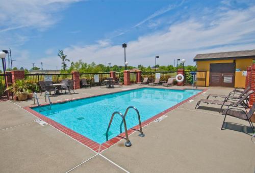 holiday inn express and suites olive branch by ihg