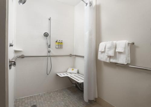 holiday inn express and suites olive branch by ihg