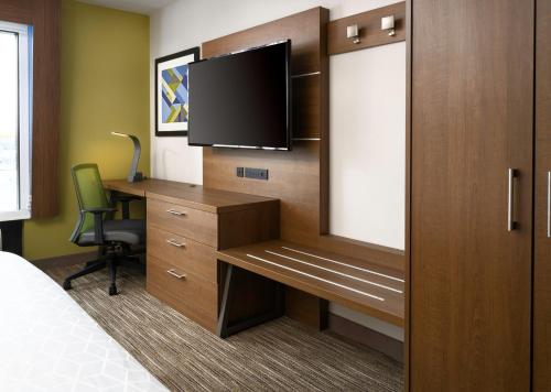 holiday inn express and suites olive branch by ihg