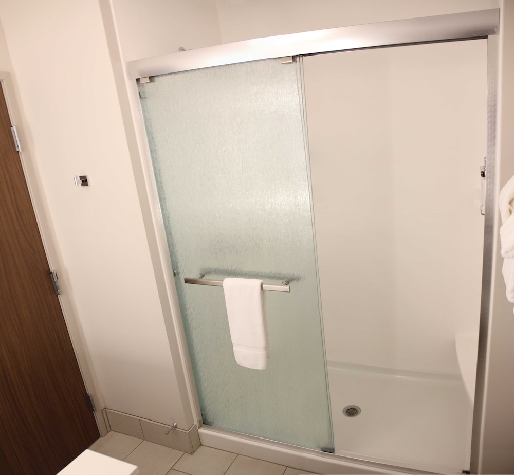 holiday inn express and suites eau claire west i 94