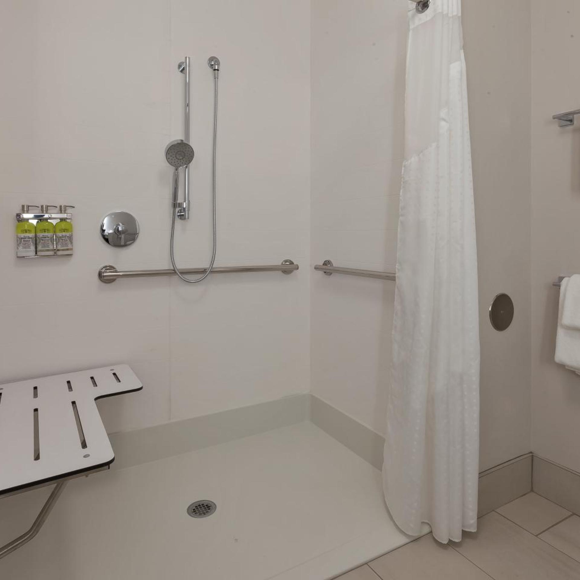 holiday inn express and suites eau claire west i 94