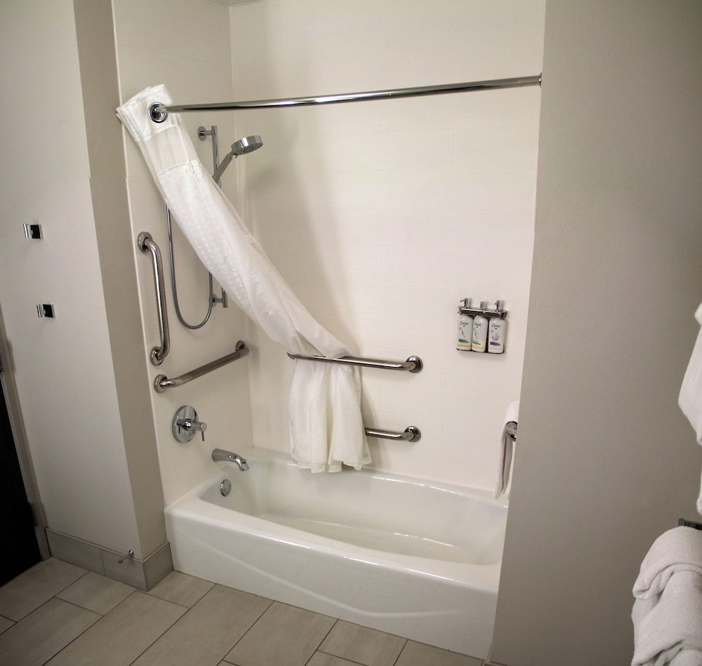 holiday inn express and suites eau claire west i 94