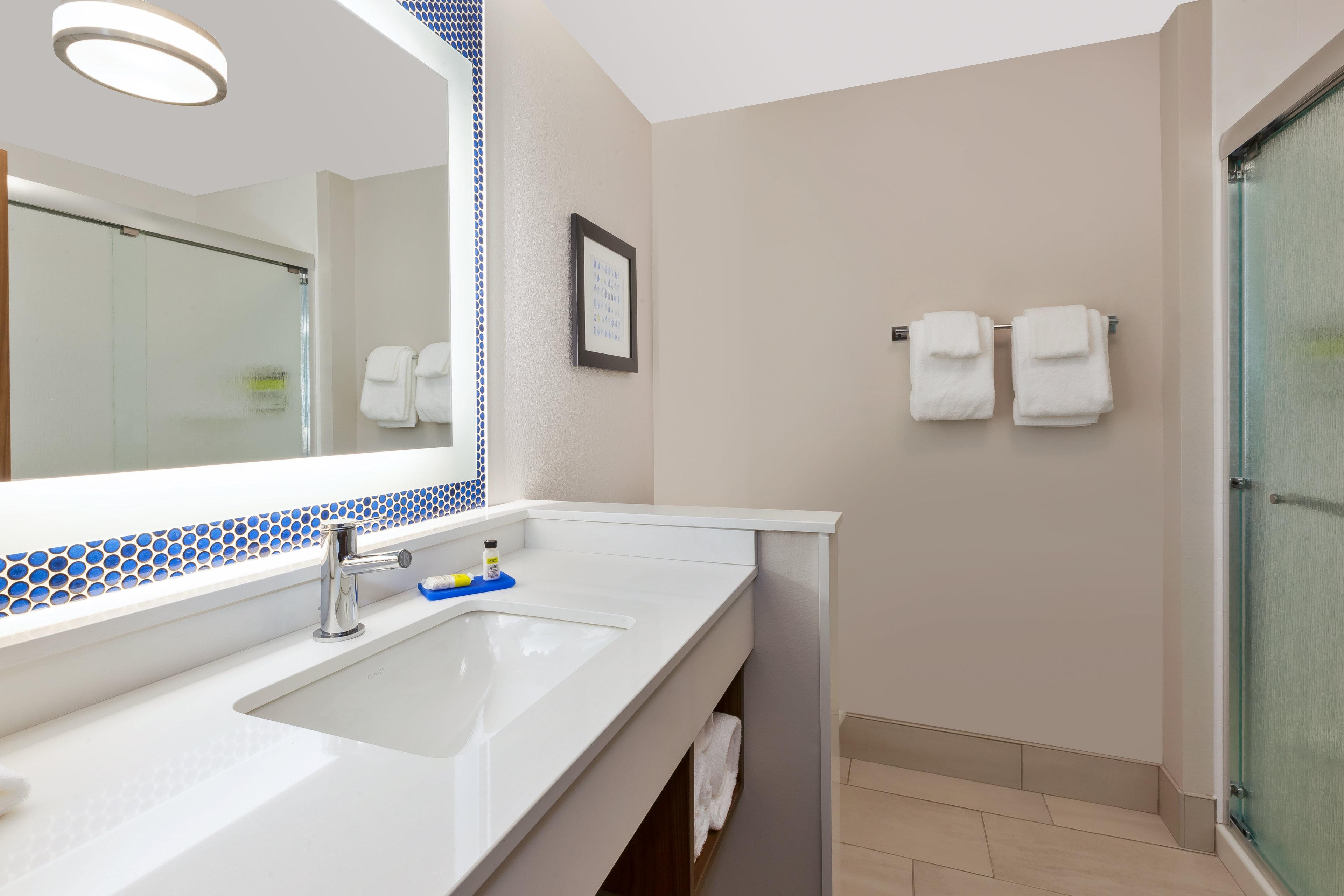 holiday inn express and suites eau claire west i 94