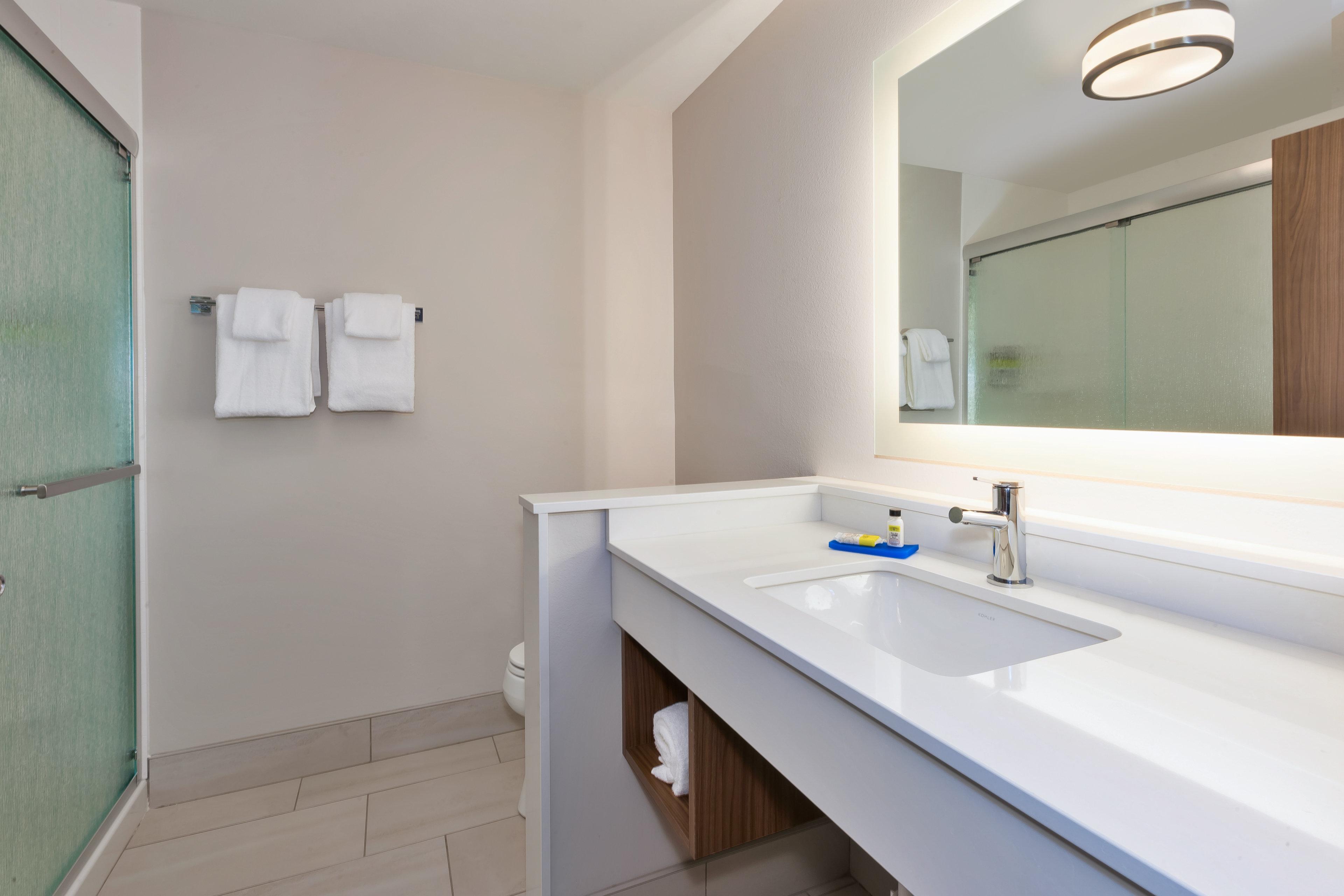 holiday inn express and suites eau claire west i 94