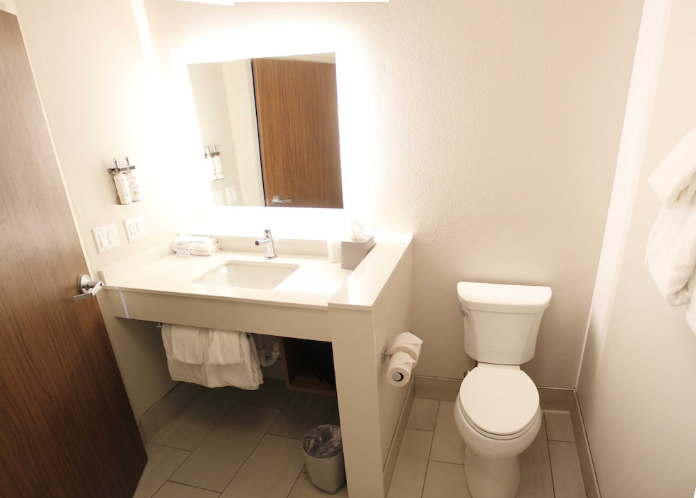 holiday inn express and suites eau claire west i 94