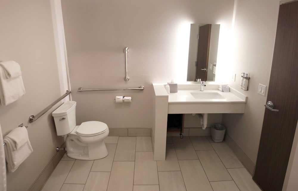 holiday inn express and suites eau claire west i 94