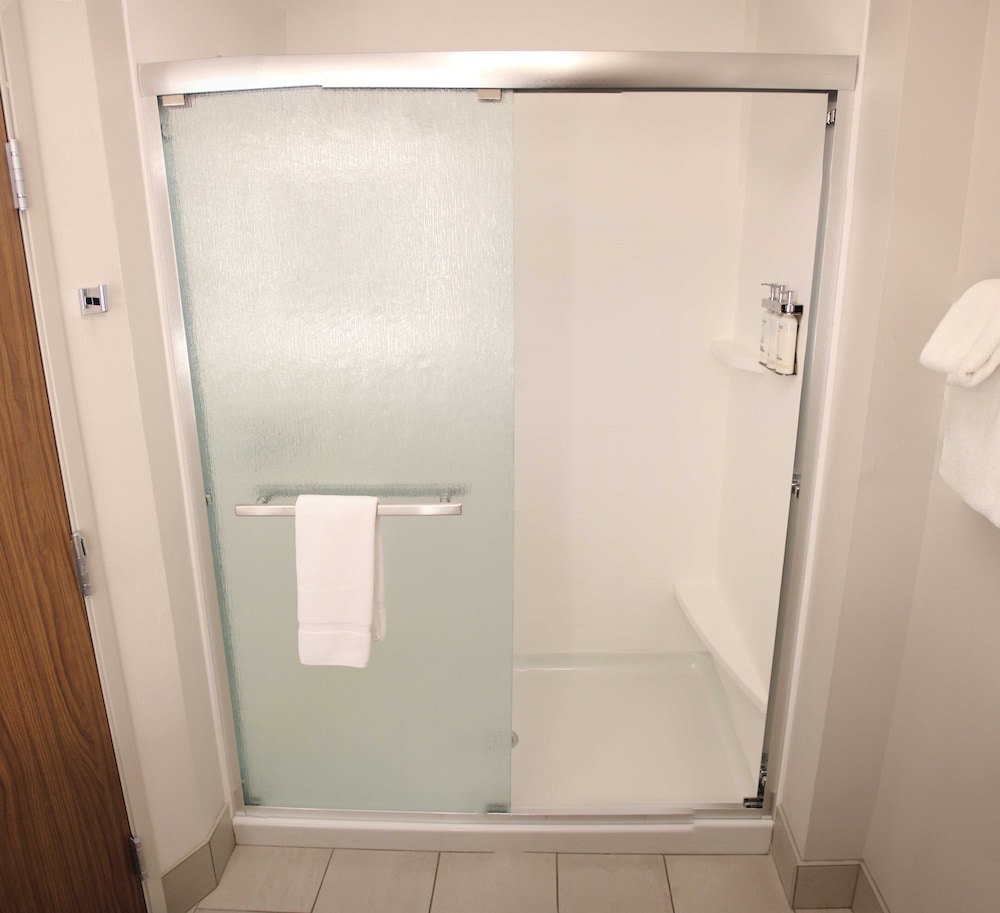 holiday inn express and suites eau claire west i 94