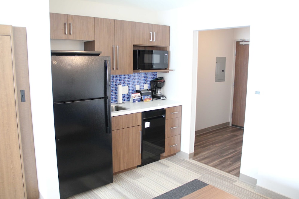 holiday inn express and suites eau claire west i 94