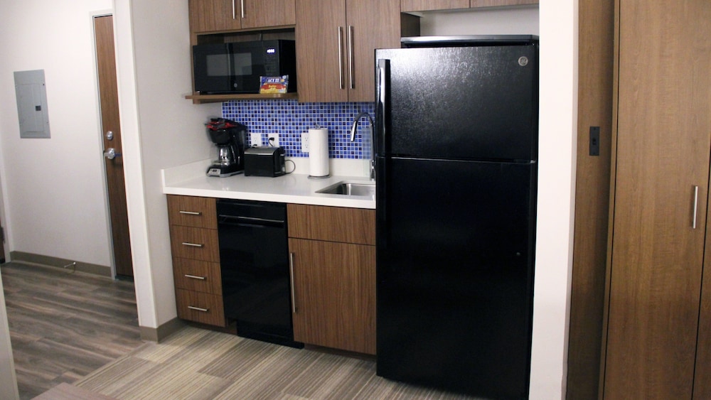 holiday inn express and suites eau claire west i 94