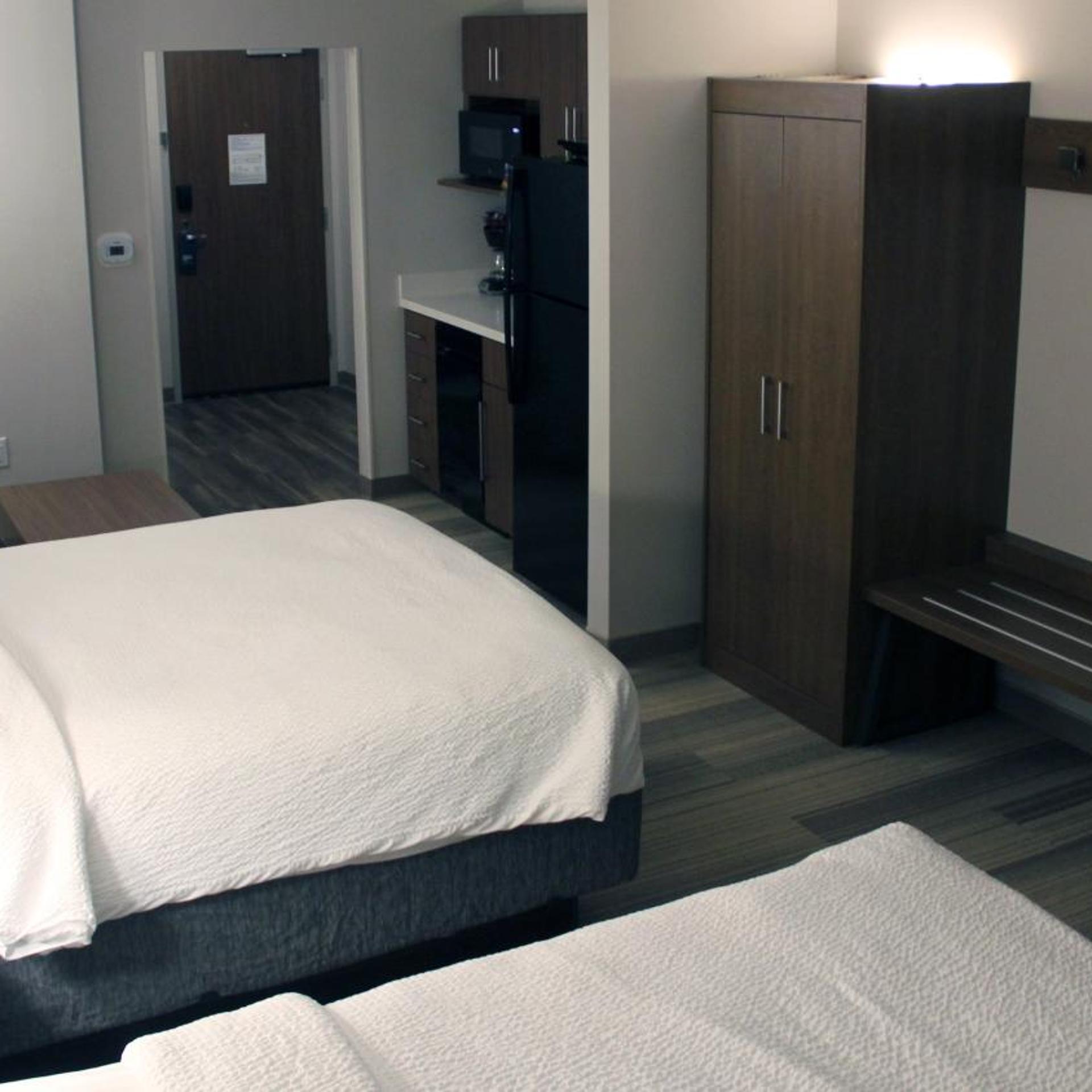 holiday inn express and suites eau claire west i 94