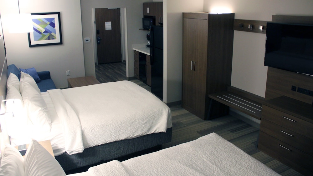 holiday inn express and suites eau claire west i 94