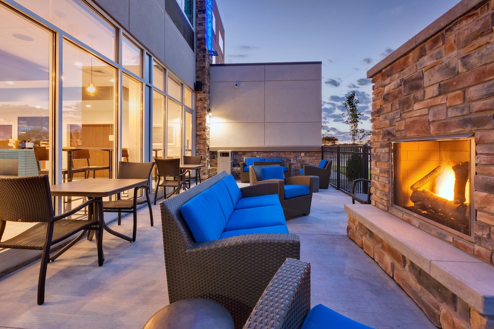holiday inn express and suites eau claire west i 94