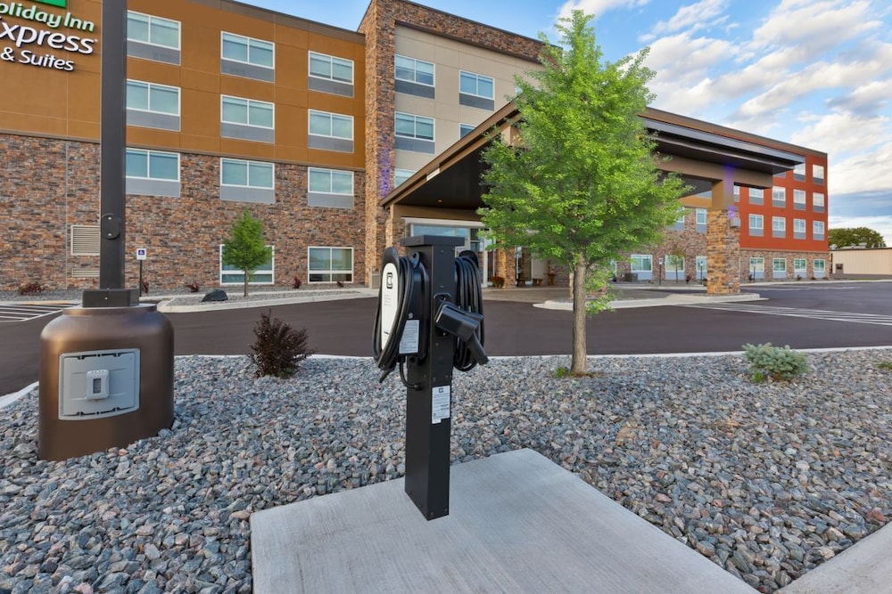 holiday inn express and suites eau claire west i 94