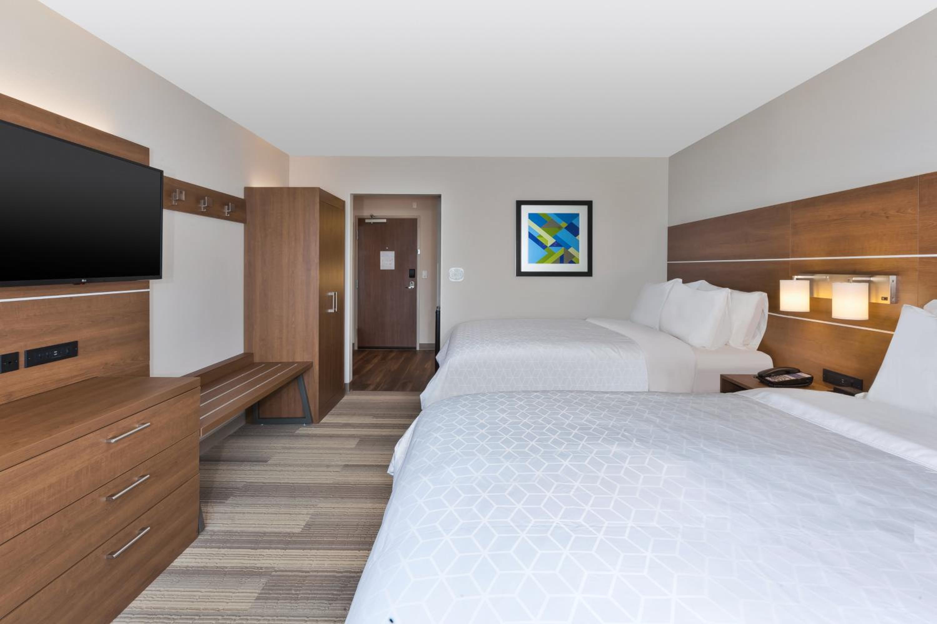 holiday inn express and suites eau claire west i 94