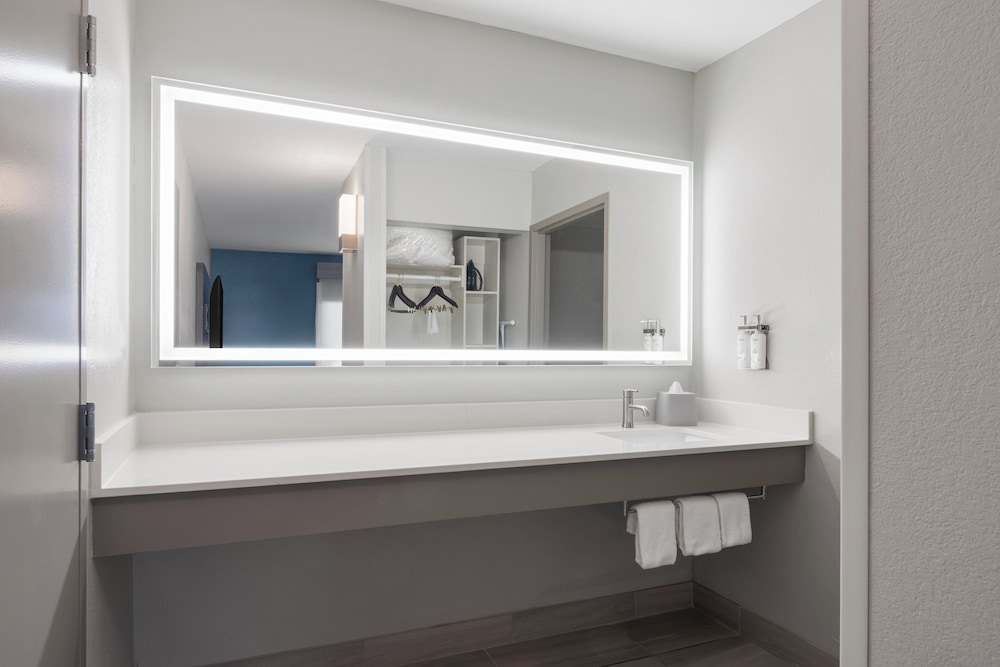 holiday inn express tifton by ihg