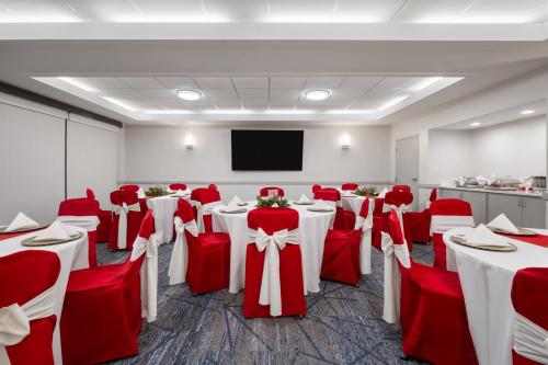 holiday inn express tifton by ihg