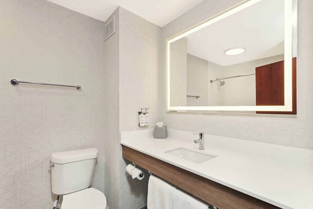holiday inn express and suites north lima by ihg