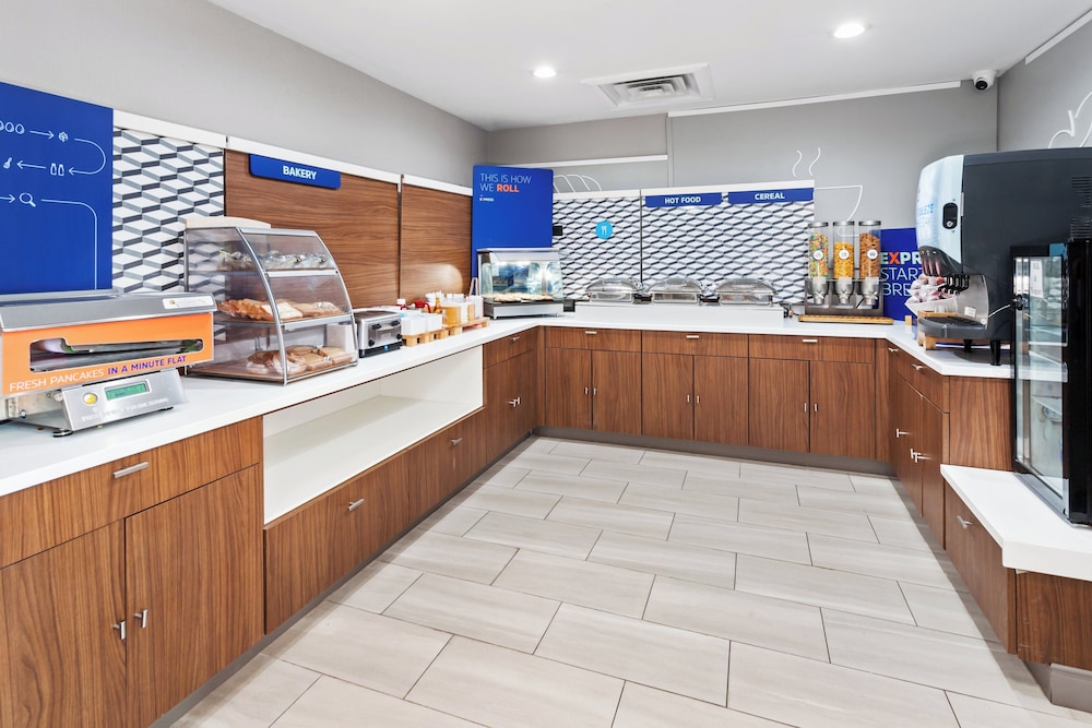 holiday inn express and suites north lima by ihg