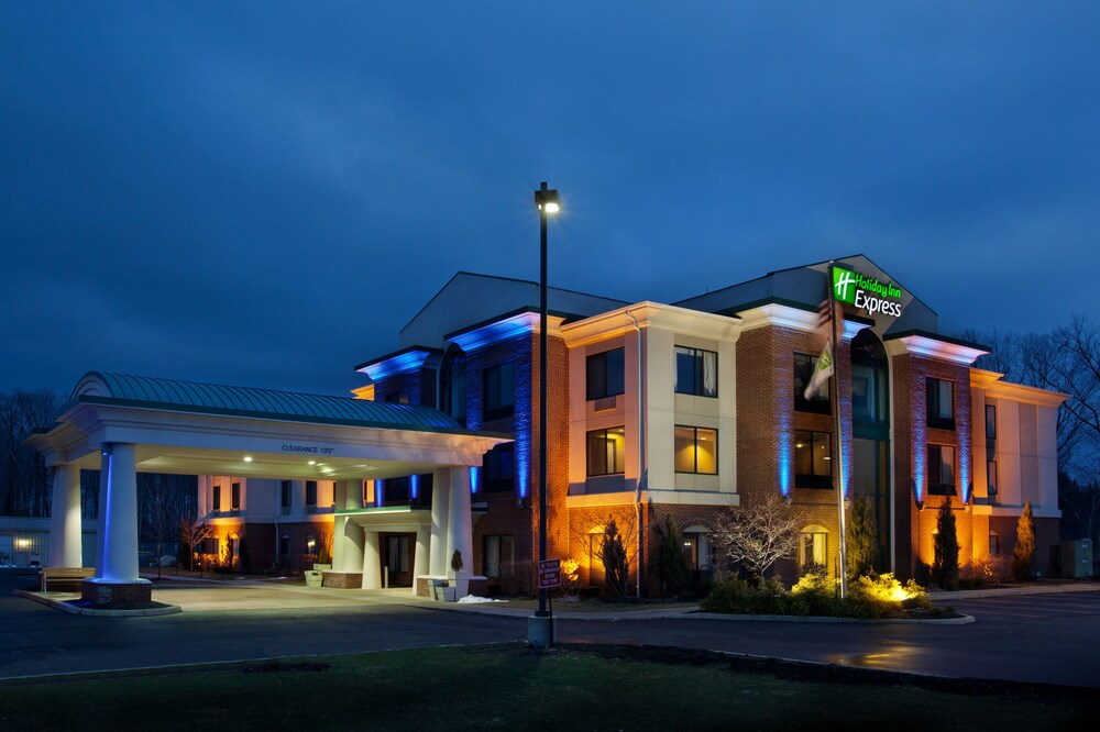 holiday inn express and suites north lima by ihg