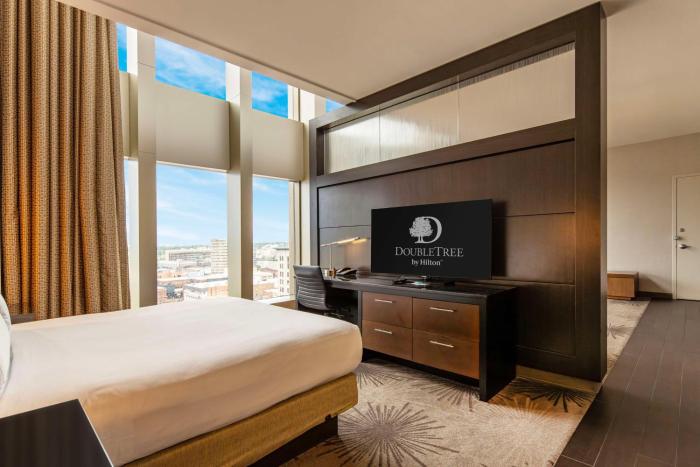 doubletree by hilton cedar rapids convention complex